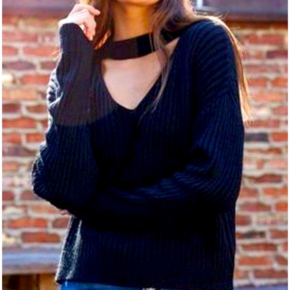 Kendall and Kylie LA Hearts Sweater - Picture 1 of 2